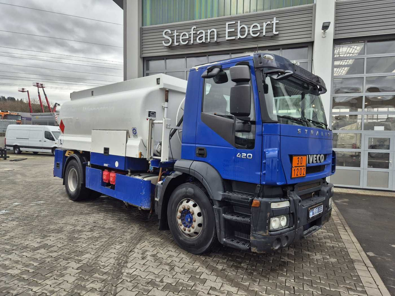 Iveco Stralis AD190S42/P 14.000L Lindner&Fischer - Camión cisterna: foto 2 Iveco Stralis AD190S42/P 14.000L Lindner&Fischer - Camión cisterna: foto 2