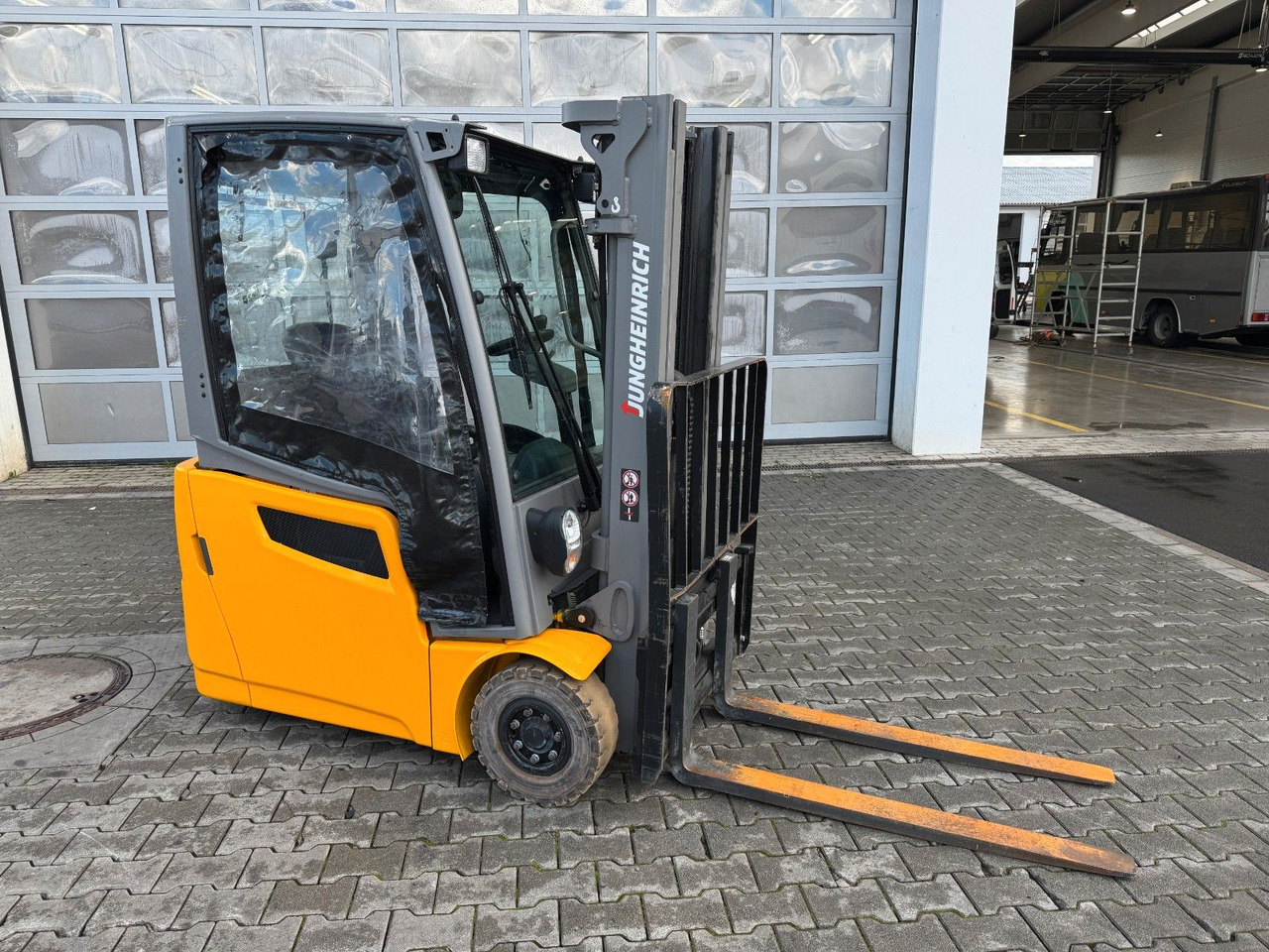 Jungheinrich EFG 215 / Triplex: 4.25m! / SS / nur 3.092h! - Carretilla elevadora eléctrica: foto 5 Jungheinrich EFG 215 / Triplex: 4.25m! / SS / nur 3.092h! - Carretilla elevadora eléctrica: foto 5