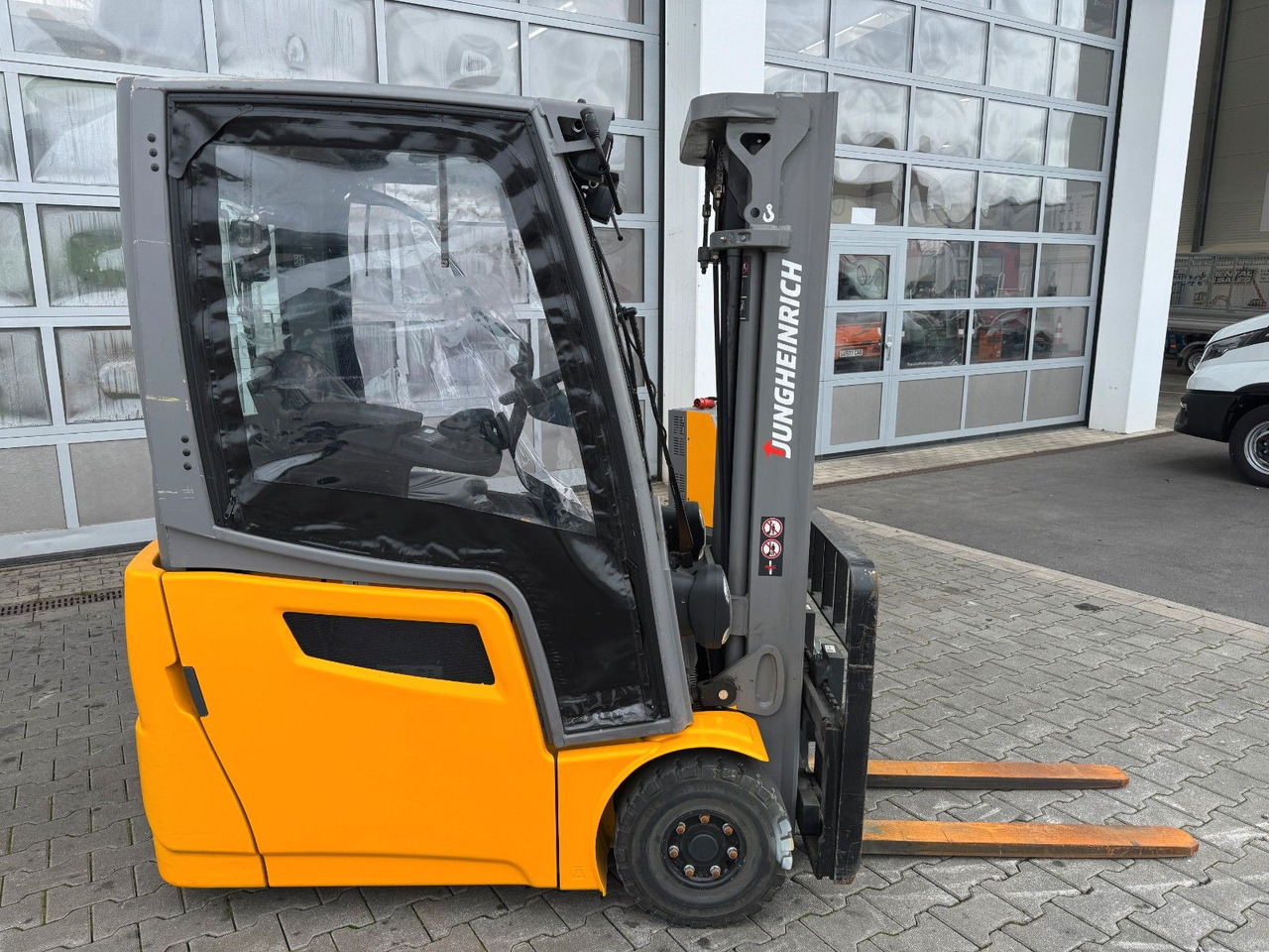 Jungheinrich EFG 215 / Triplex: 4.25m! / SS / nur 3.298h! - Carretilla elevadora eléctrica: foto 2 Jungheinrich EFG 215 / Triplex: 4.25m! / SS / nur 3.298h! - Carretilla elevadora eléctrica: foto 2