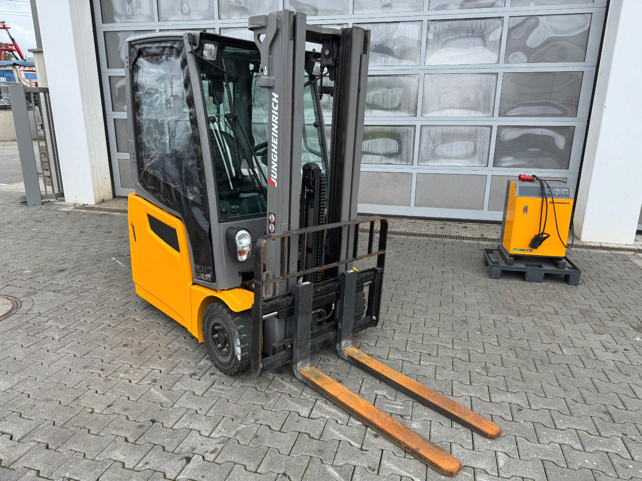 Jungheinrich EFG 215 / Triplex: 4.25m! / SS / nur 3.298h! - Carretilla elevadora eléctrica: foto 3 Jungheinrich EFG 215 / Triplex: 4.25m! / SS / nur 3.298h! - Carretilla elevadora eléctrica: foto 3