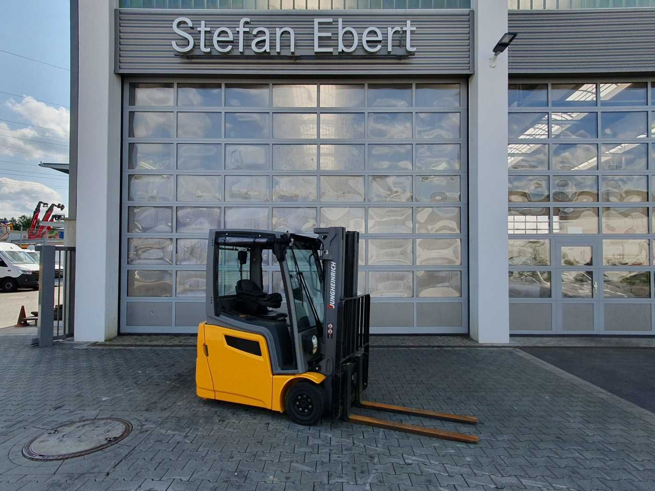 Jungheinrich EFG 215 / Triplex: 4.25m! / SS / nur 3.488h! - Carretilla elevadora eléctrica: foto 1 Jungheinrich EFG 215 / Triplex: 4.25m! / SS / nur 3.488h! - Carretilla elevadora eléctrica: foto 1