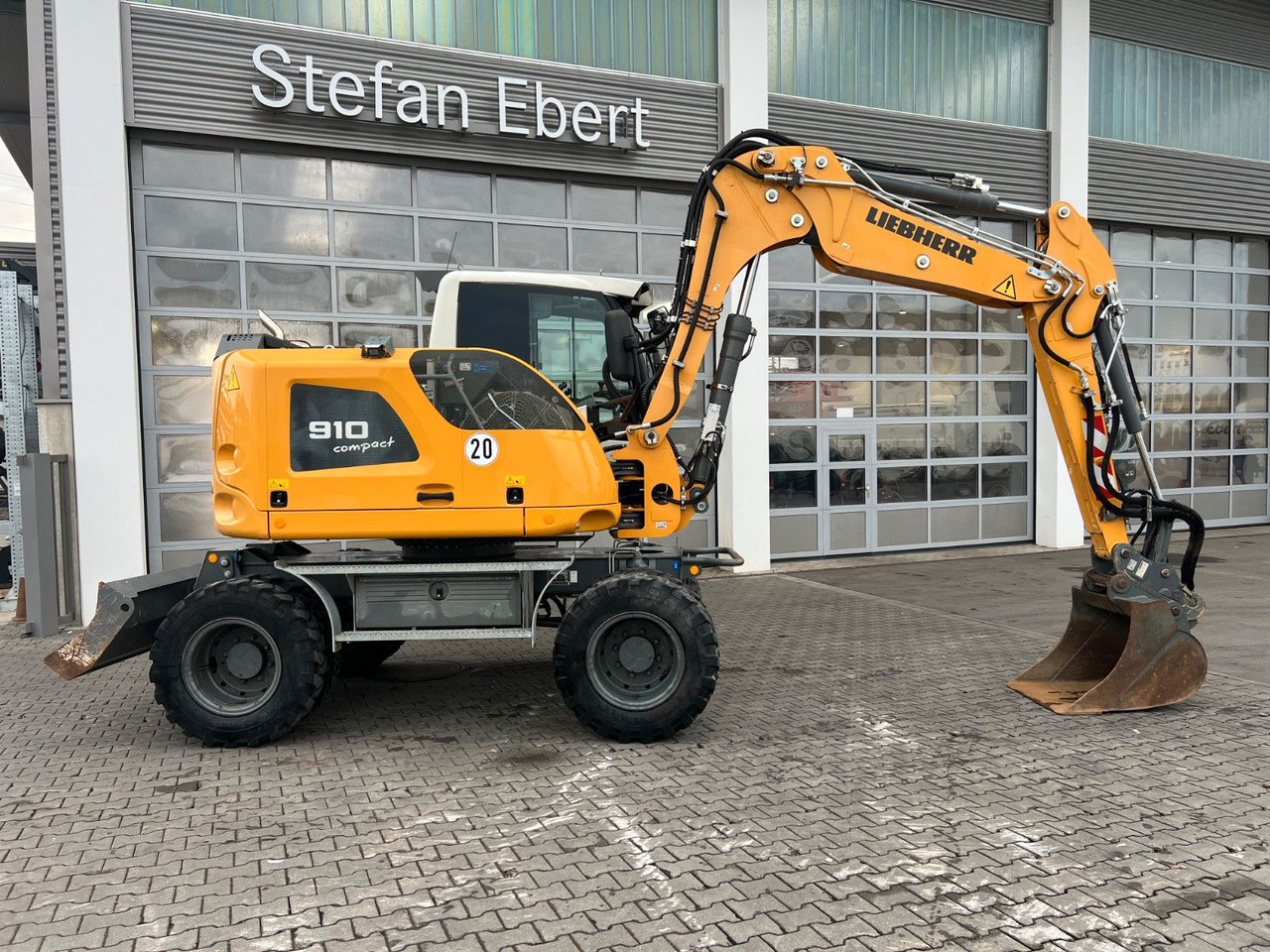 Liebherr A 910 C Litronic / 2.381h / SW33 - Excavadora de ruedas: foto 2 Liebherr A 910 C Litronic / 2.381h / SW33 - Excavadora de ruedas: foto 2