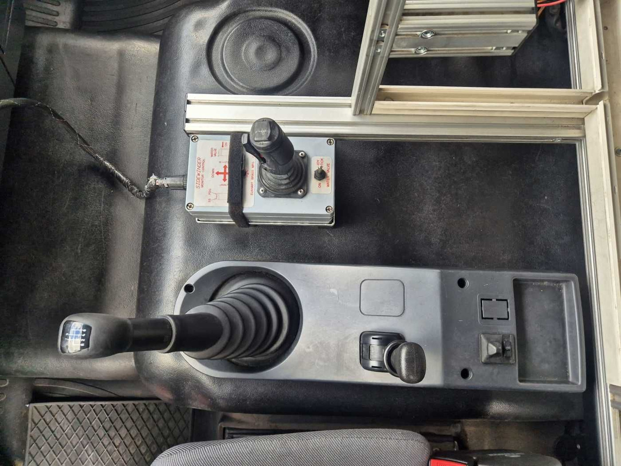 Leasing de  MAN 14.224 4x4 TLF 16/29 Tanklöschfahrzeug Feuerwehr MAN 14.224 4x4 TLF 16/29 Tanklöschfahrzeug Feuerwehr: foto 13