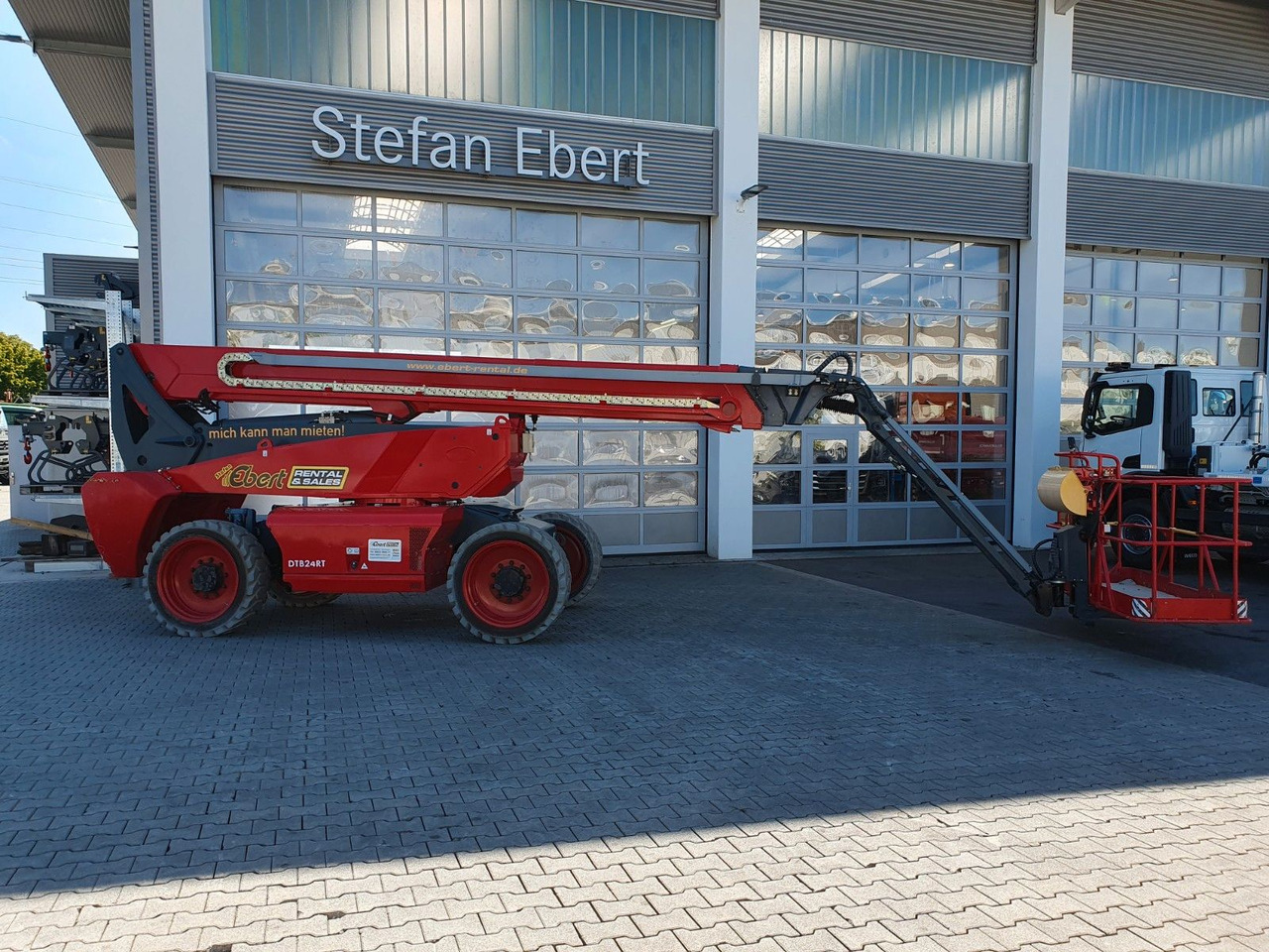 Magni DTB 24 RT 4x4 / 24,8m / 454kg / nur 1.250h - Camión con plataforma elevadora: foto 2 Magni DTB 24 RT 4x4 / 24,8m / 454kg / nur 1.250h - Camión con plataforma elevadora: foto 2