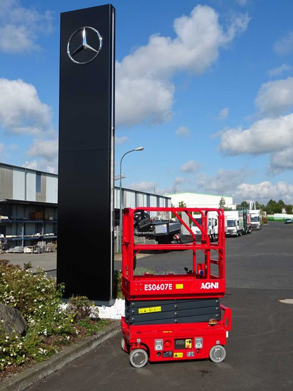 Magni ES0607E Scherenbühne // 5.6m Arbeitshöhe - Plataforma de tijeras: foto 2 Magni ES0607E Scherenbühne // 5.6m Arbeitshöhe - Plataforma de tijeras: foto 2