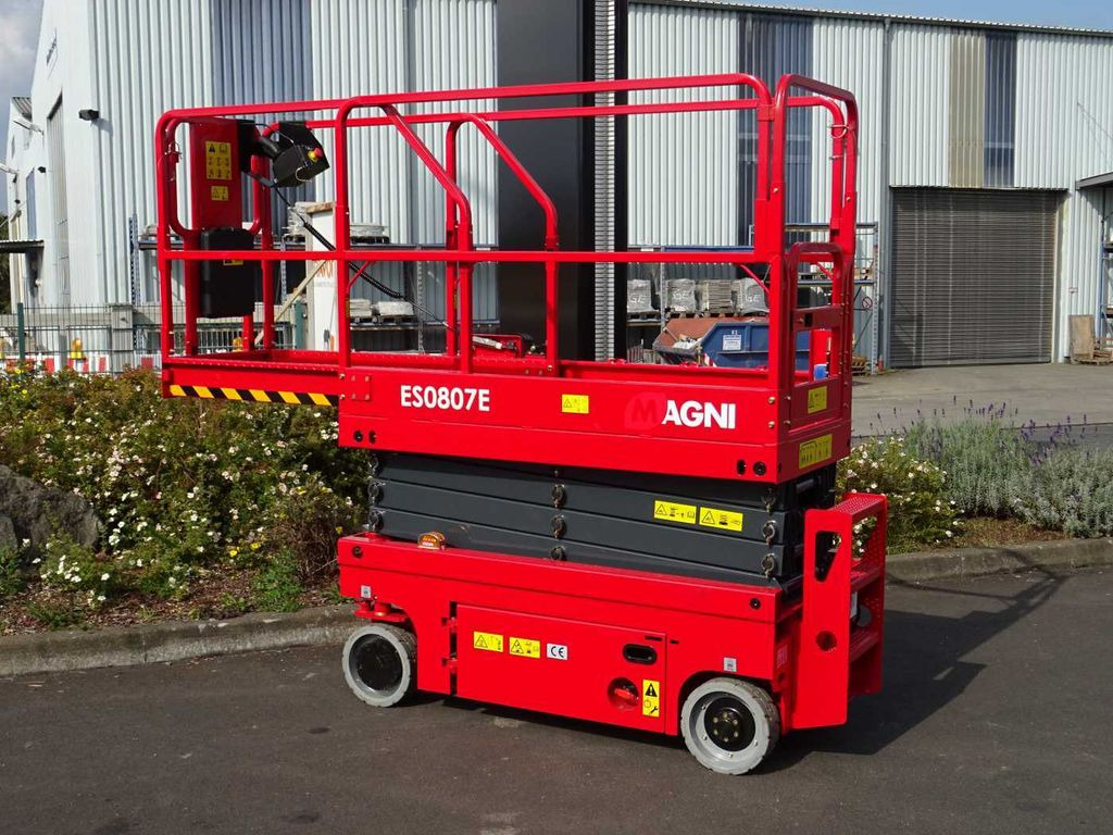 Magni ES0807E Scherenbühne // 7.8m Arbeitshöhe - Plataforma de tijeras: foto 4 Magni ES0807E Scherenbühne // 7.8m Arbeitshöhe - Plataforma de tijeras: foto 4