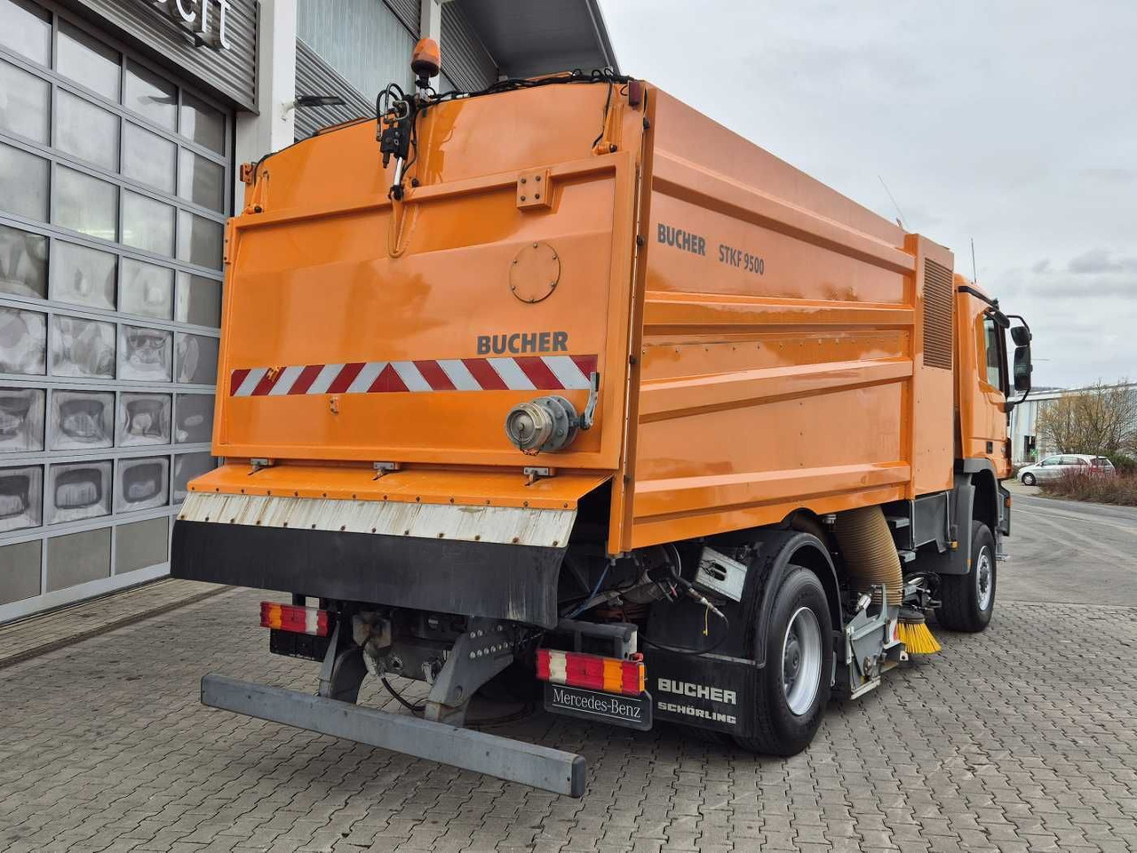 Leasing de  Mercedes-Benz Actros 2032 A 4x4 Bucher STKF 9500 Airport 30x Mercedes-Benz Actros 2032 A 4x4 Bucher STKF 9500 Airport 30x: foto 9