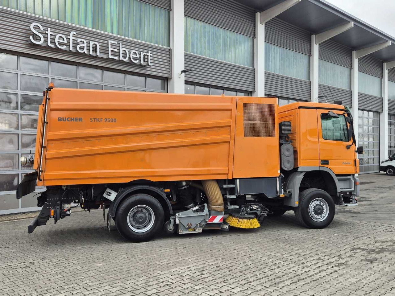 Leasing de  Mercedes-Benz Actros 2032 A 4x4 Bucher STKF 9500 Airport 30x Mercedes-Benz Actros 2032 A 4x4 Bucher STKF 9500 Airport 30x: foto 6