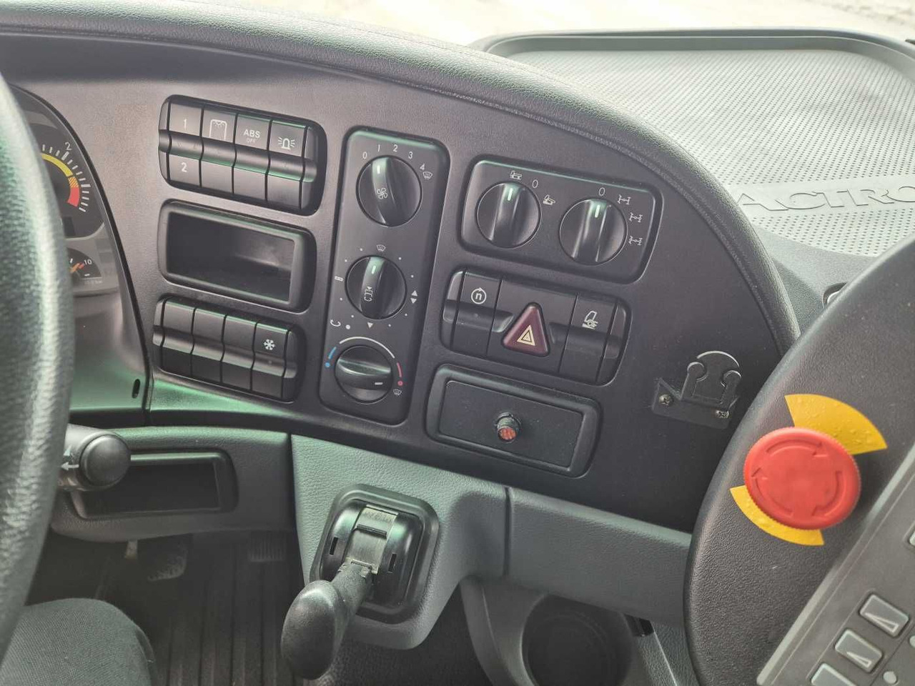 Leasing de  Mercedes-Benz Actros 2032 A 4x4 Bucher STKF 9500 Airport 30x Mercedes-Benz Actros 2032 A 4x4 Bucher STKF 9500 Airport 30x: foto 13