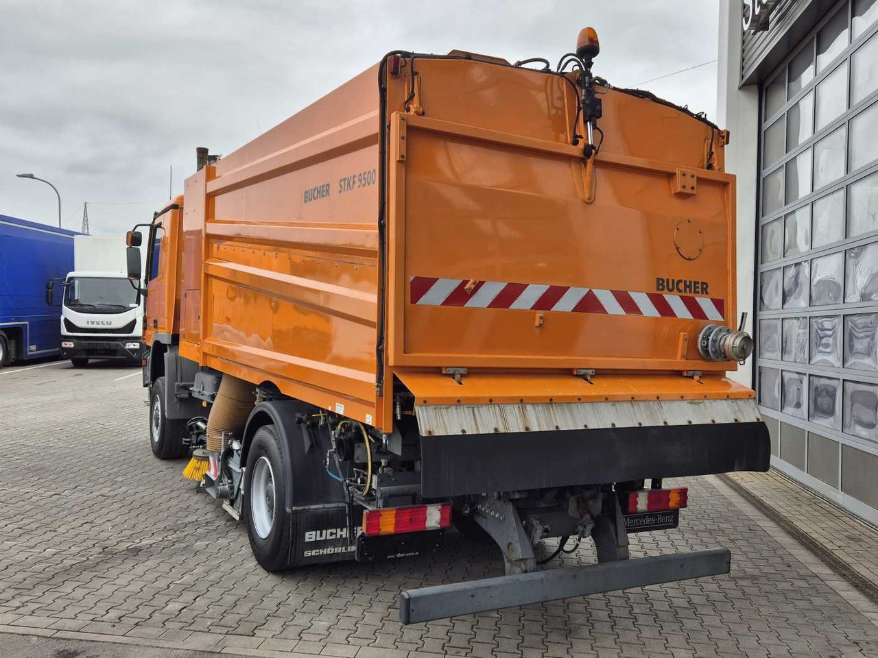 Leasing de  Mercedes-Benz Actros 2032 A 4x4 Bucher STKF 9500 Airport 30x Mercedes-Benz Actros 2032 A 4x4 Bucher STKF 9500 Airport 30x: foto 7