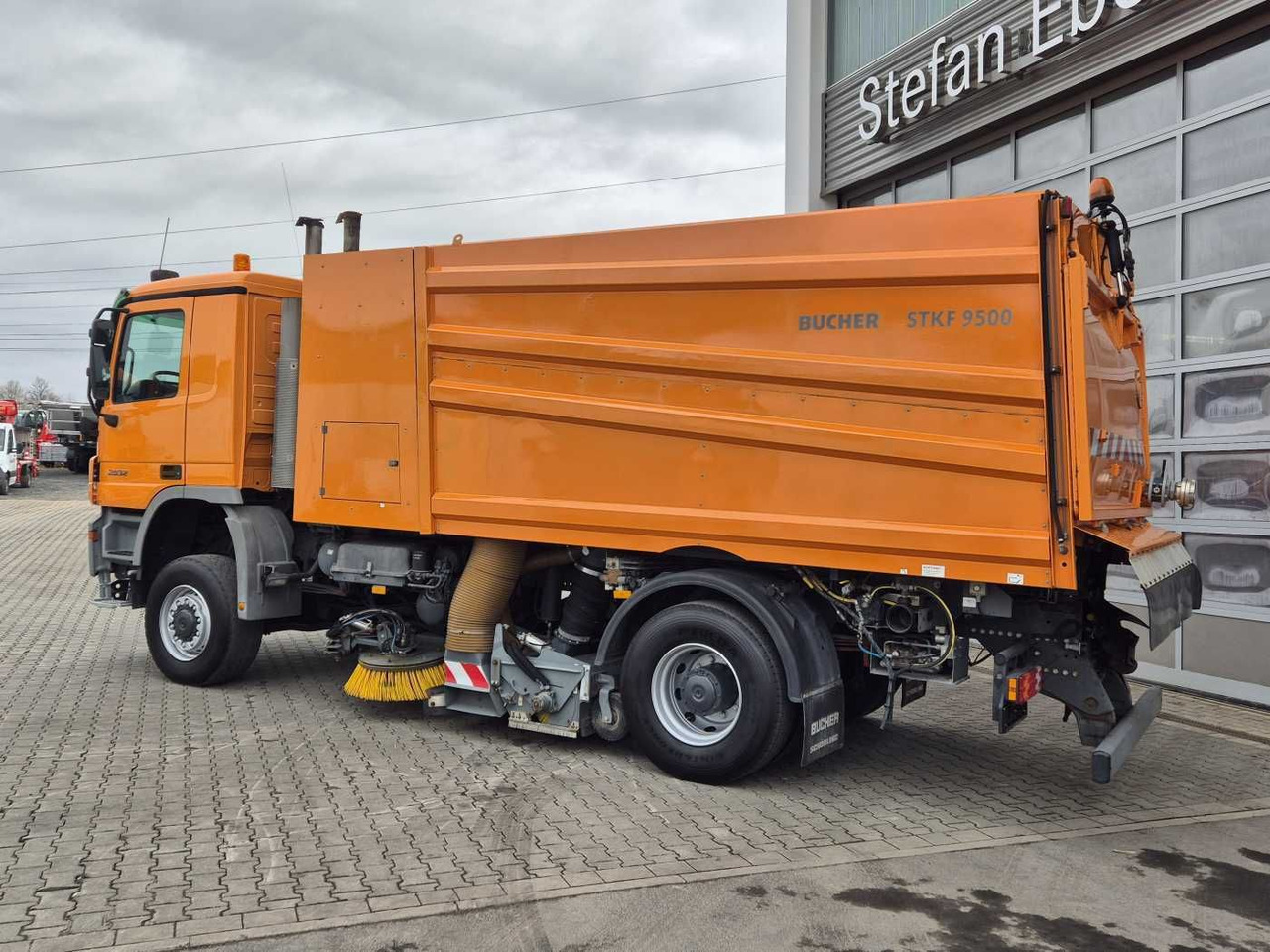 Leasing de  Mercedes-Benz Actros 2032 A 4x4 Bucher STKF 9500 Airport 30x Mercedes-Benz Actros 2032 A 4x4 Bucher STKF 9500 Airport 30x: foto 14