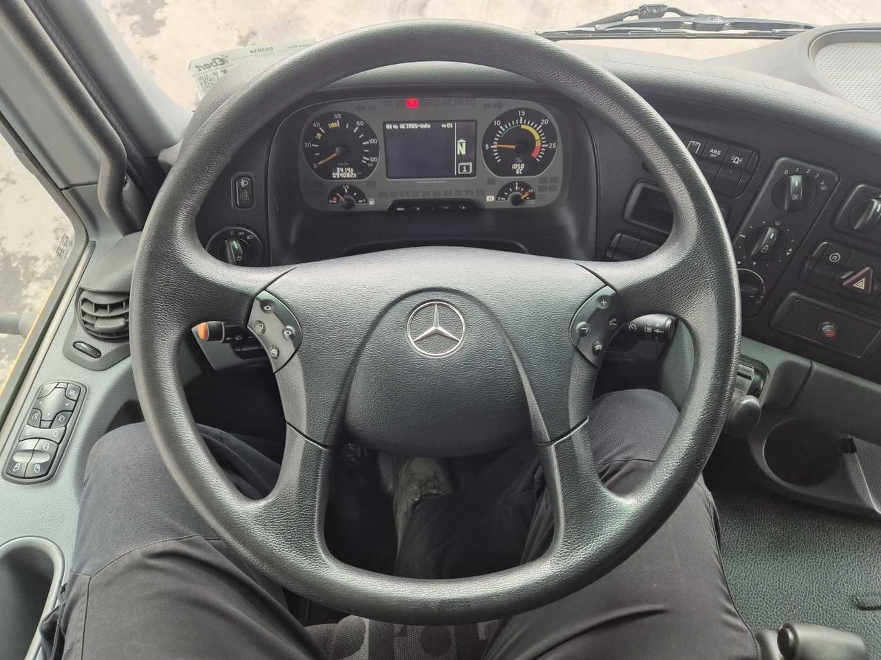 Leasing de  Mercedes-Benz Actros 2032 A 4x4 Bucher STKF 9500 Airport 30x Mercedes-Benz Actros 2032 A 4x4 Bucher STKF 9500 Airport 30x: foto 12