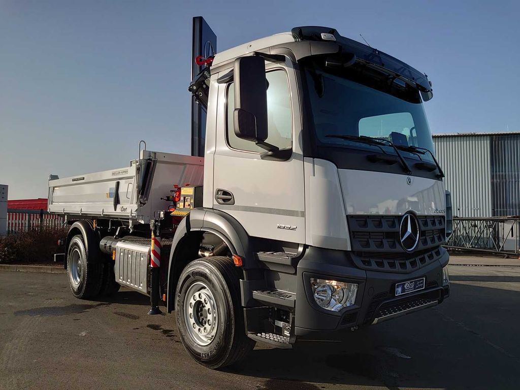 Mercedes-Benz Arocs 1832 KK 4x2 Kipper+Kran Fassi F120+Funk Mercedes-Benz Arocs 1832 KK 4x2 Kipper+Kran Fassi F120+Funk - Camión volquete, Camión grúa: foto 4 Mercedes-Benz Arocs 1832 KK 4x2 Kipper+Kran Fassi F120+Funk Mercedes-Benz Arocs 1832 KK 4x2 Kipper+Kran Fassi F120+Funk - Camión volquete, Camión grúa: foto 4