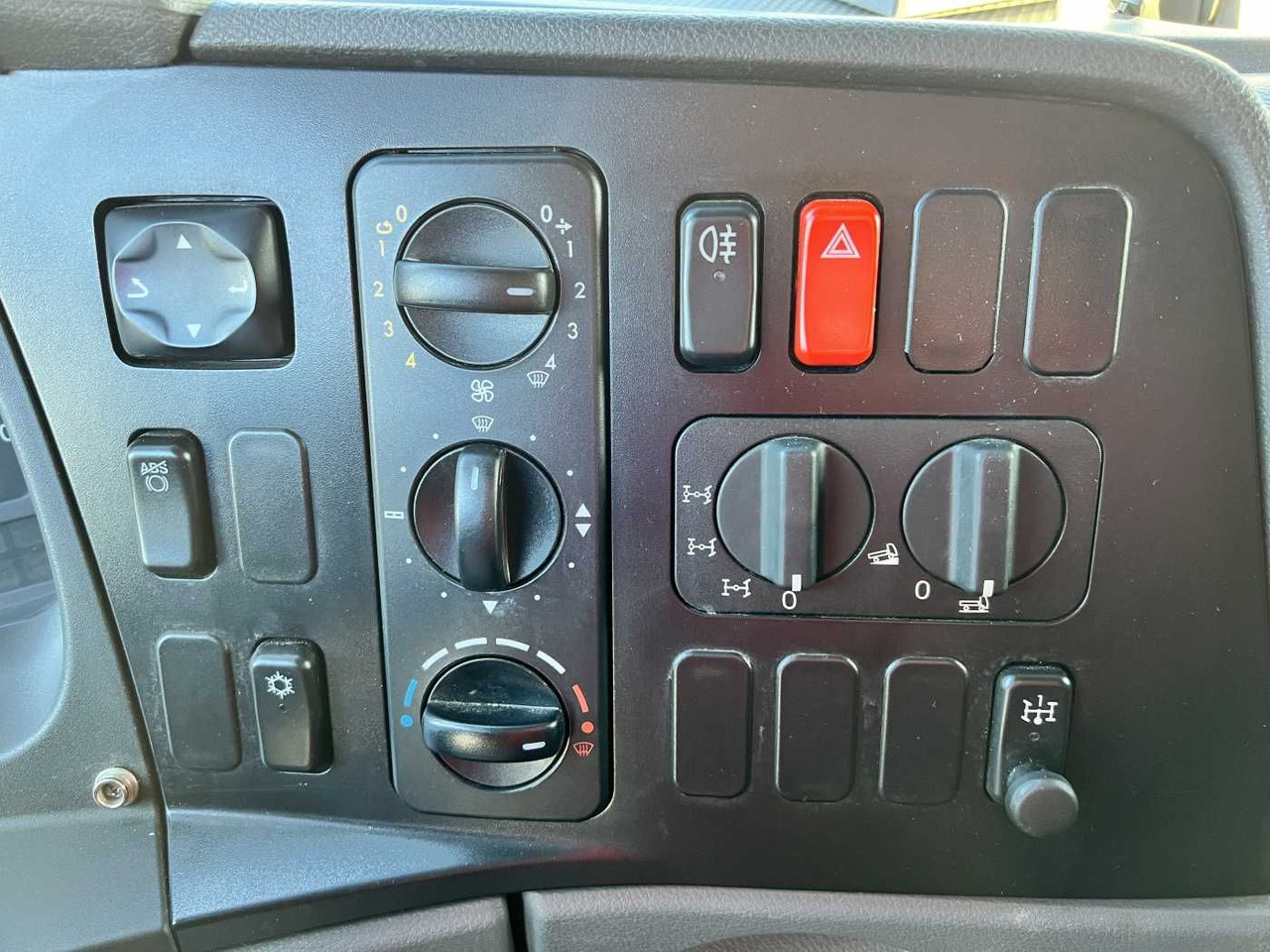 Camión caja abierta Mercedes-Benz Axor 1829 A 4x4 Pritsche: foto 14