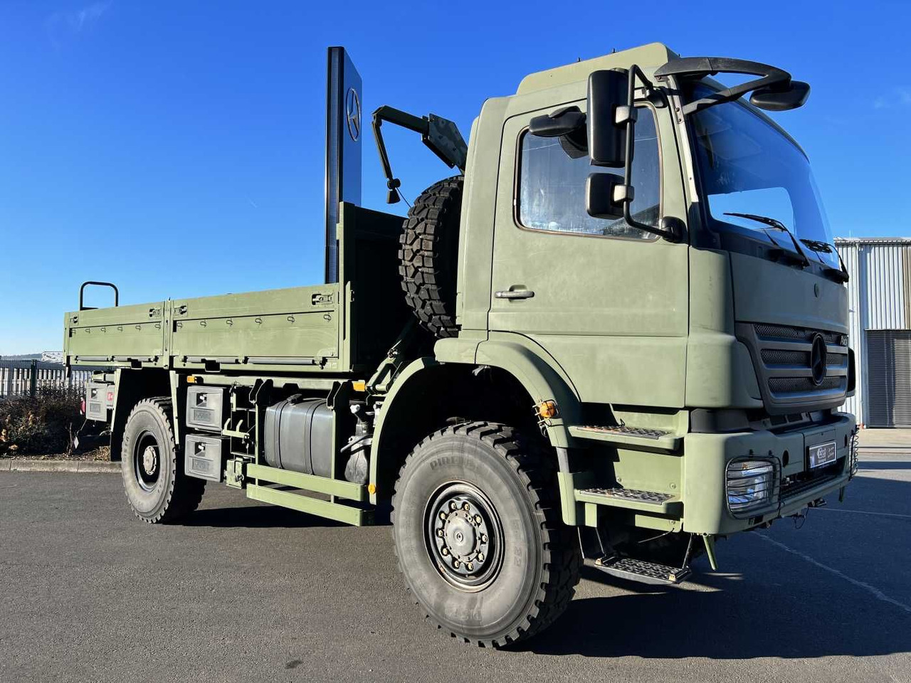 Mercedes-Benz Axor 1829 A 4x4 Pritsche - Camión caja abierta: foto 3 Mercedes-Benz Axor 1829 A 4x4 Pritsche - Camión caja abierta: foto 3