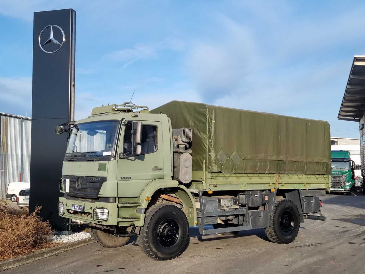 Mercedes-Benz Axor 1829 A 4x4 Pritsche/Plane 10 Stück - Camión lona: foto 3 Mercedes-Benz Axor 1829 A 4x4 Pritsche/Plane 10 Stück - Camión lona: foto 3