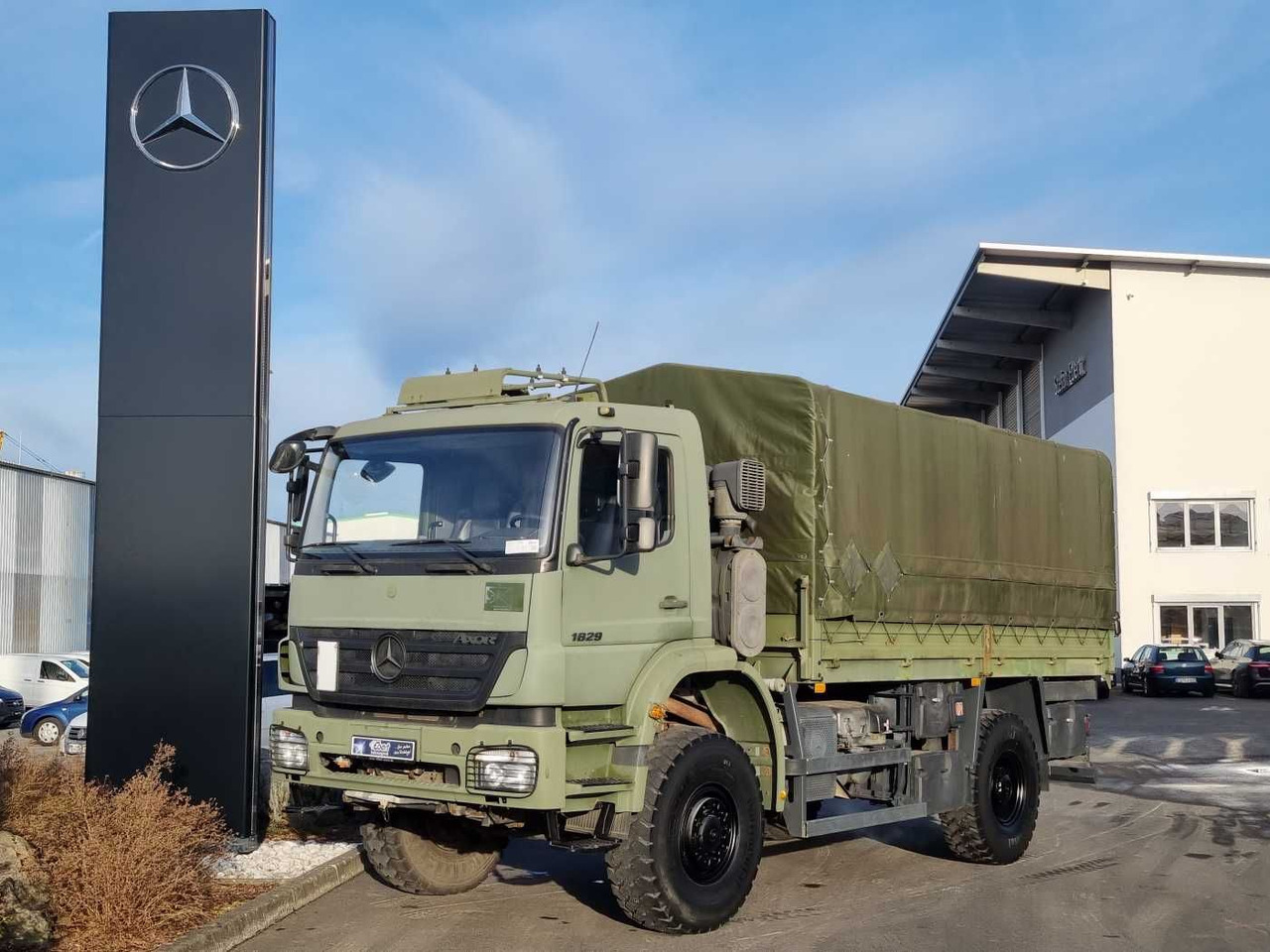 Mercedes-Benz Axor 1829 A 4x4 Pritsche/Plane 10 Stück - Camión lona: foto 1 Mercedes-Benz Axor 1829 A 4x4 Pritsche/Plane 10 Stück - Camión lona: foto 1