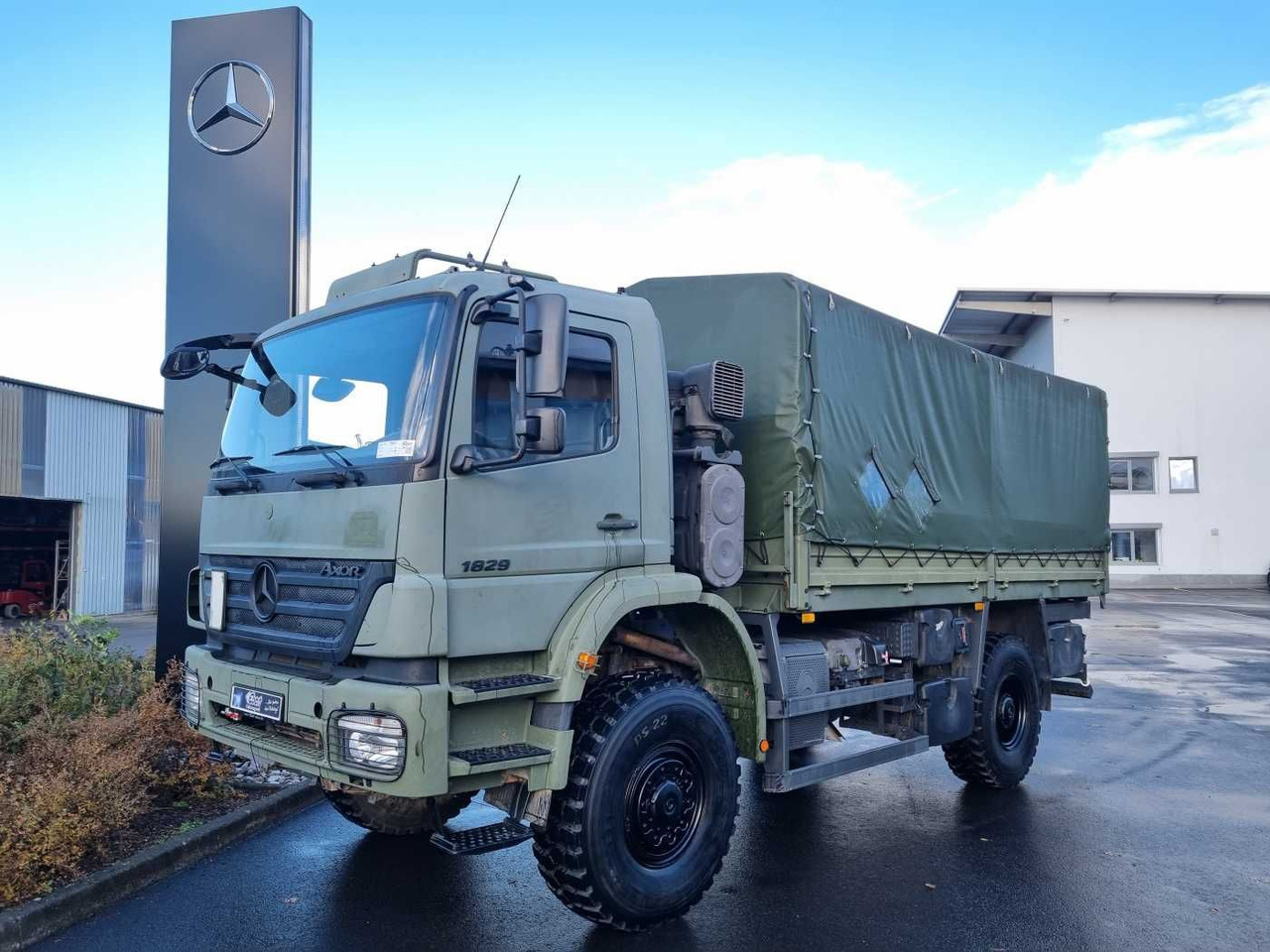 Mercedes-Benz Axor 1829 A 4x4 Pritsche/Plane 10 Stück - Camión lona: foto 1 Mercedes-Benz Axor 1829 A 4x4 Pritsche/Plane 10 Stück - Camión lona: foto 1