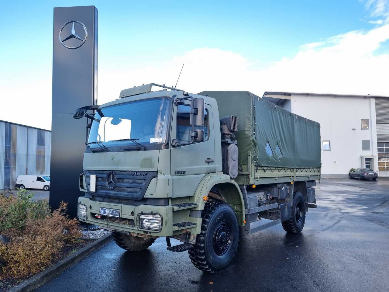 Mercedes-Benz Axor 1829 A 4x4 Pritsche/Plane 10 Stück - Camión lona: foto 2 Mercedes-Benz Axor 1829 A 4x4 Pritsche/Plane 10 Stück - Camión lona: foto 2