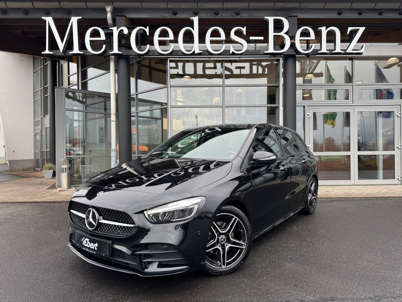Mercedes-Benz B 200 AMG+AHK+Ambiente+RFK+MBUX+Night - Sedan: foto 1 Mercedes-Benz B 200 AMG+AHK+Ambiente+RFK+MBUX+Night - Sedan: foto 1