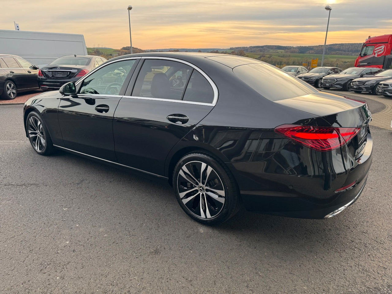 Mercedes-Benz C 220d Avantgarde+Pano+HUD+RFK+TotW+AmbiPrem - Sedan: foto 4 Mercedes-Benz C 220d Avantgarde+Pano+HUD+RFK+TotW+AmbiPrem - Sedan: foto 4