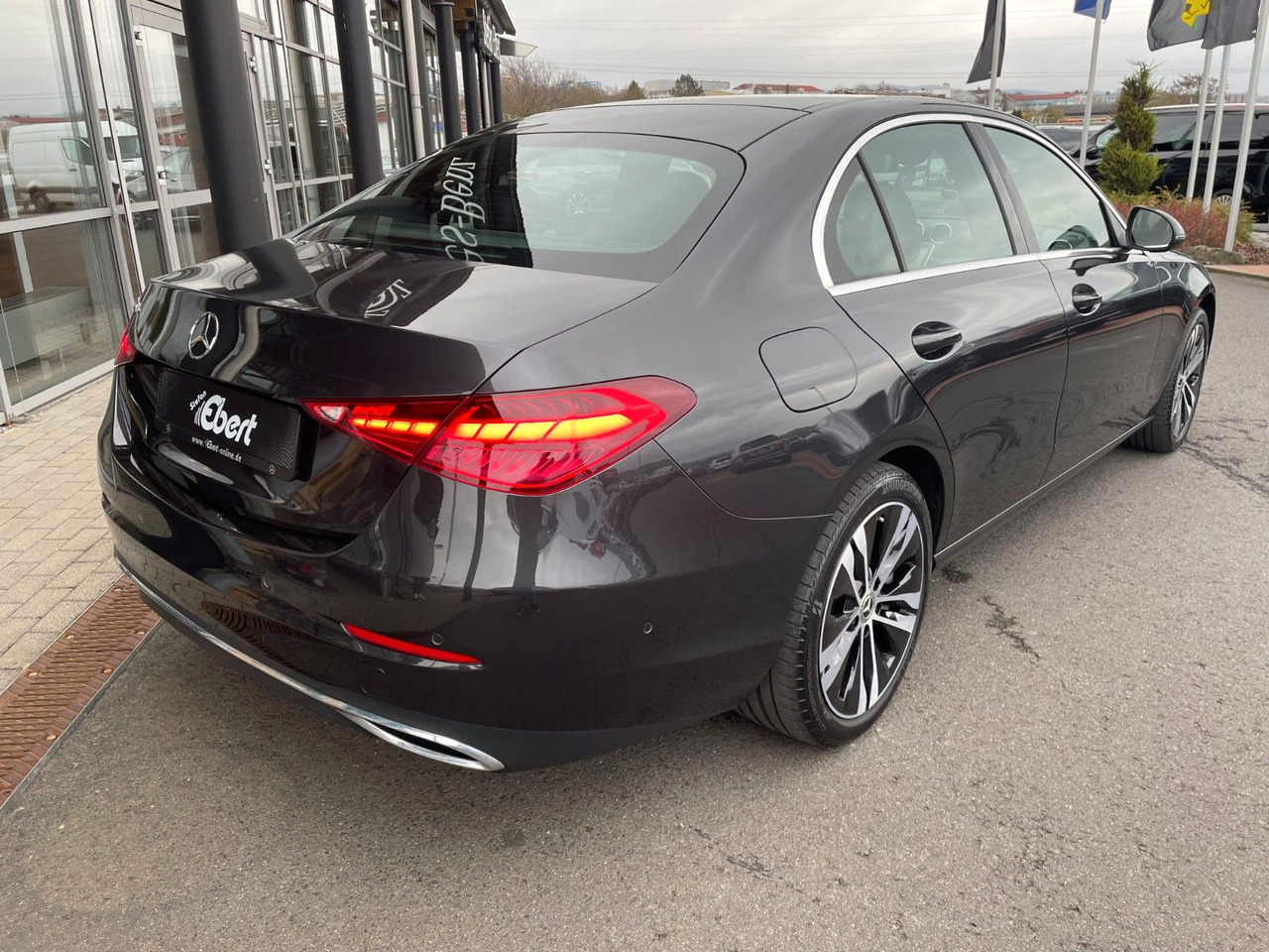 Mercedes-Benz C 300 e Avantgarde Digital+S-Dach+AHK+Distr+ - Sedan: foto 5 Mercedes-Benz C 300 e Avantgarde Digital+S-Dach+AHK+Distr+ - Sedan: foto 5