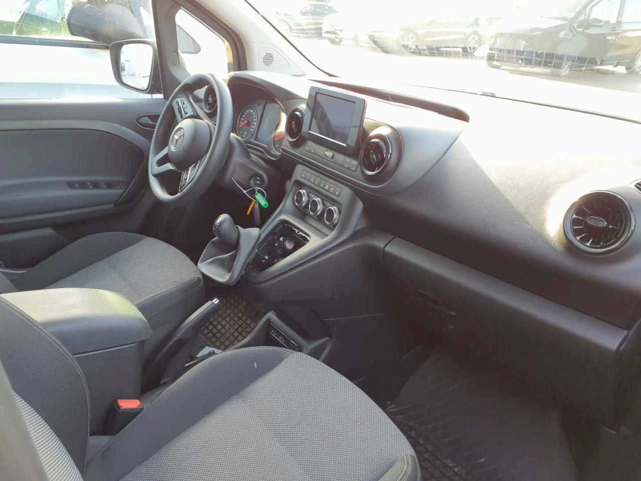 Mercedes-Benz Citan 113 Tourer Klimaautomatik AK Kamera MBUX - Furgoneta de pasajeros: foto 4 Mercedes-Benz Citan 113 Tourer Klimaautomatik AK Kamera MBUX - Furgoneta de pasajeros: foto 4