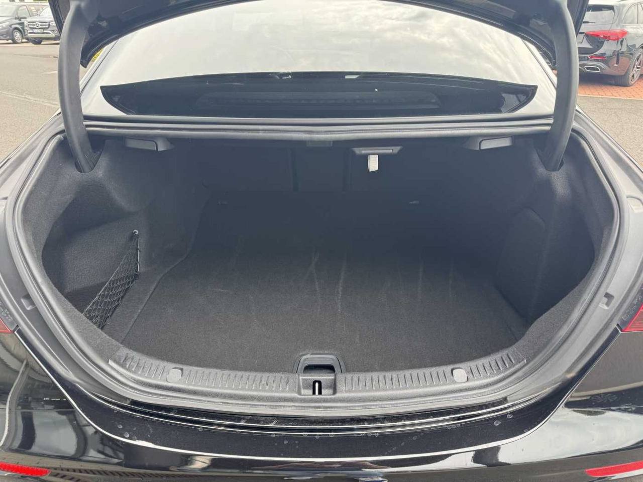 Sedan Mercedes-Benz E 220d AMG+Pano+Distr+Multibeam+RFK+Night: foto 7