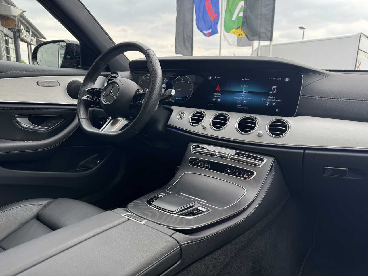 Sedan Mercedes-Benz E 220d AMG+Pano+Distr+Multibeam+RFK+Night: foto 12