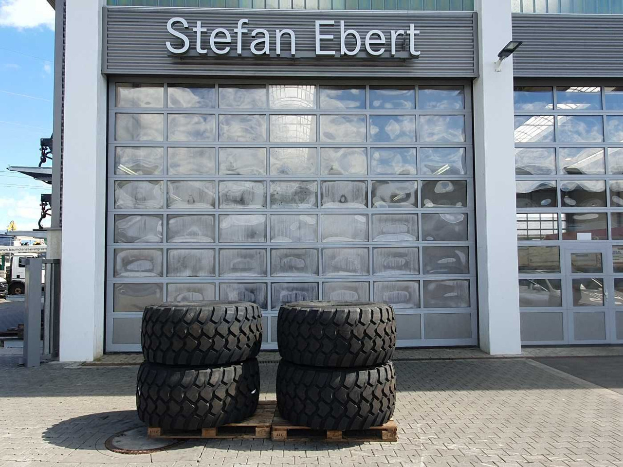 Mercedes-Benz Radlader Reifen mit Felge / NEU / lagernd - Rueda completa para Maquinaria agrícola: foto 1 Mercedes-Benz Radlader Reifen mit Felge / NEU / lagernd - Rueda completa para Maquinaria agrícola: foto 1