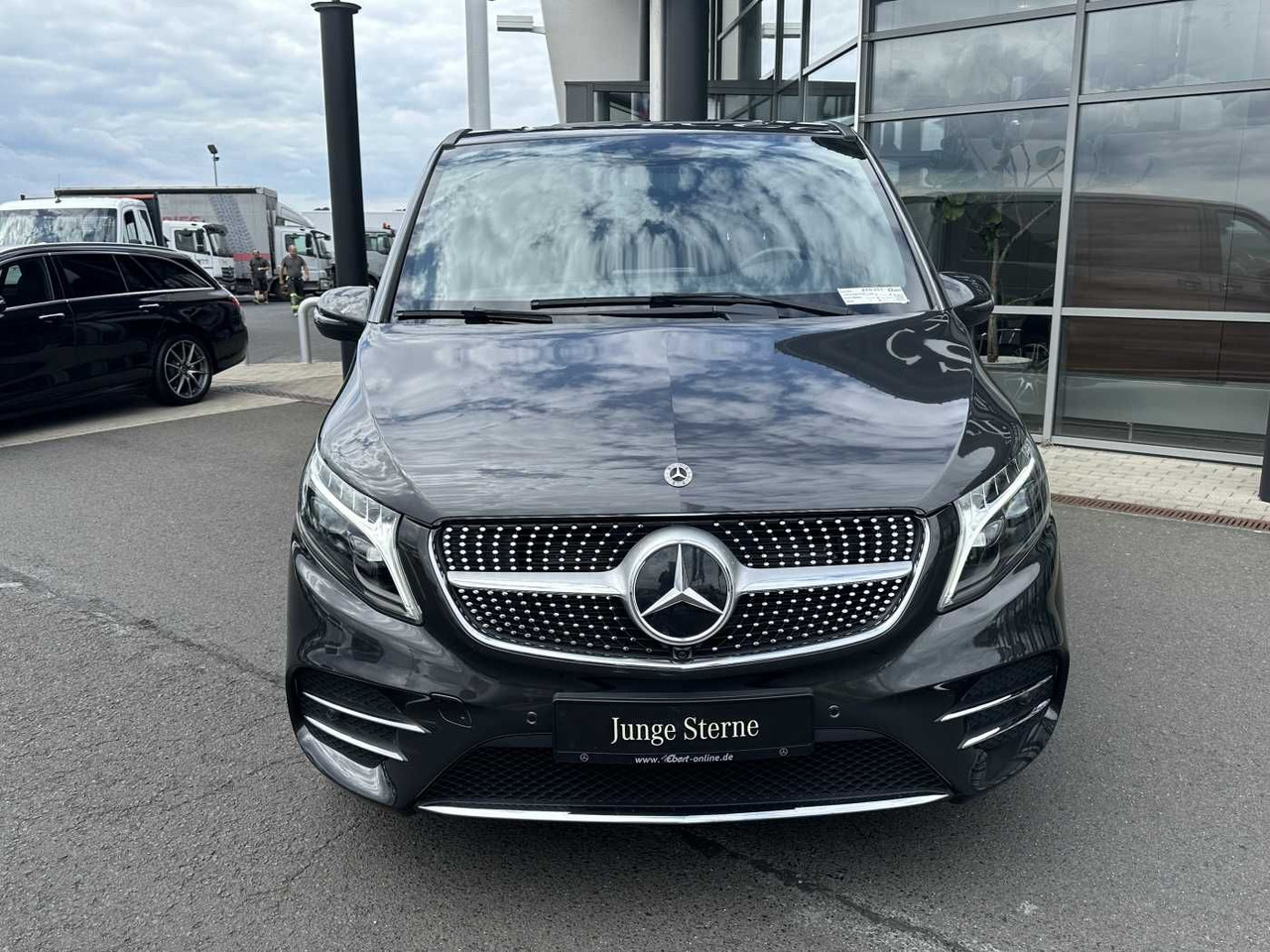 Mercedes-Benz V 300 d EDITION AMG AHK Tisch Leder ILS 7Sitze - Coche familiar: foto 2 Mercedes-Benz V 300 d EDITION AMG AHK Tisch Leder ILS 7Sitze - Coche familiar: foto 2