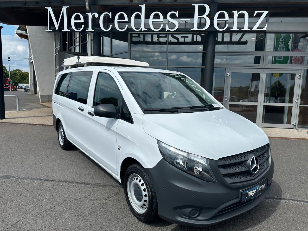 Mercedes-Benz Vito 111 CDI Tourer Begleitfahrzeug BF3+ / WVZ - Furgoneta de pasajeros: foto 2 Mercedes-Benz Vito 111 CDI Tourer Begleitfahrzeug BF3+ / WVZ - Furgoneta de pasajeros: foto 2