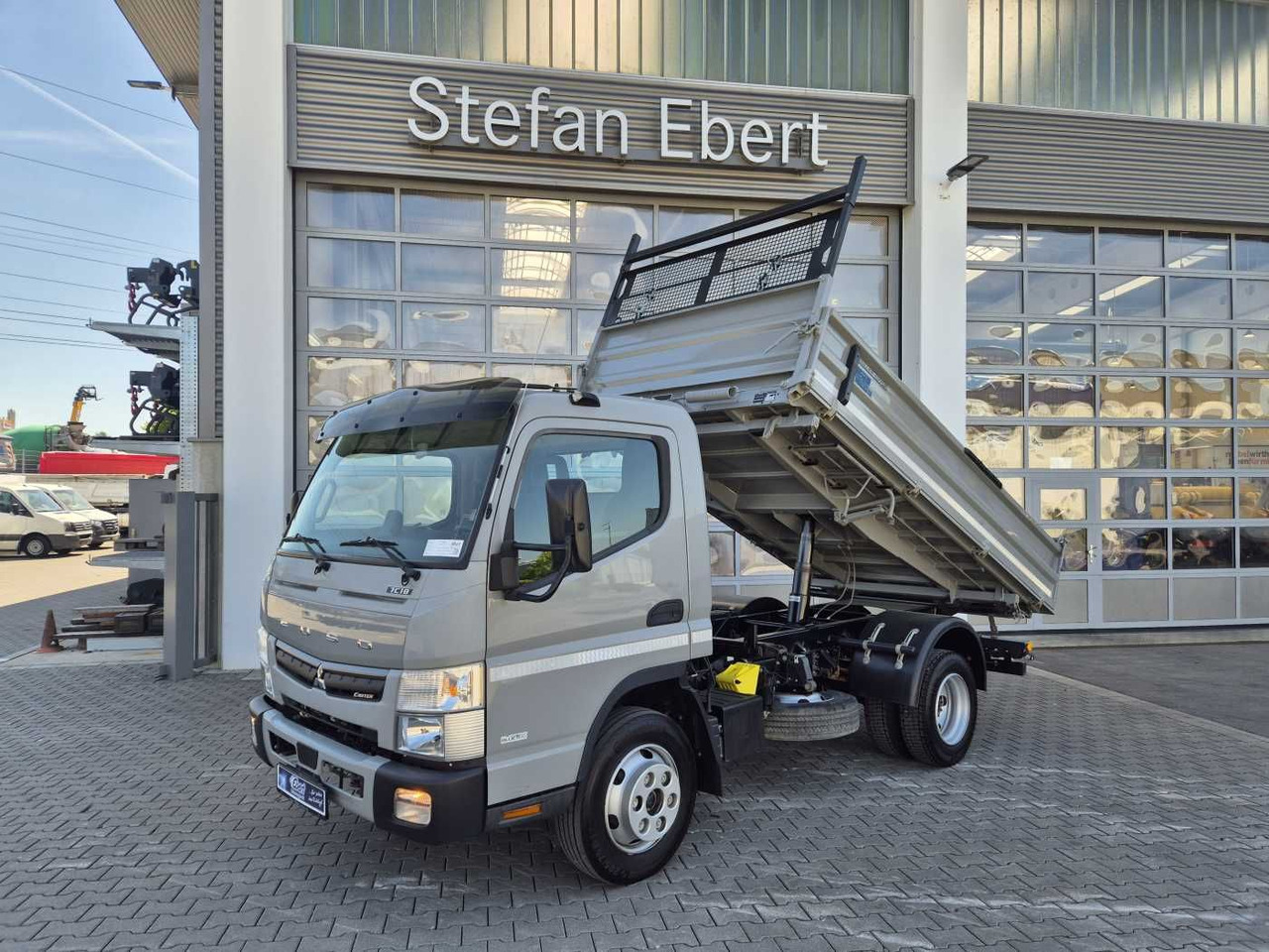 Mitsubishi Fuso Canter 7C18 4x2 Meiller-Kipper Klima AHK - Furgoneta basculante: foto 1 Mitsubishi Fuso Canter 7C18 4x2 Meiller-Kipper Klima AHK - Furgoneta basculante: foto 1