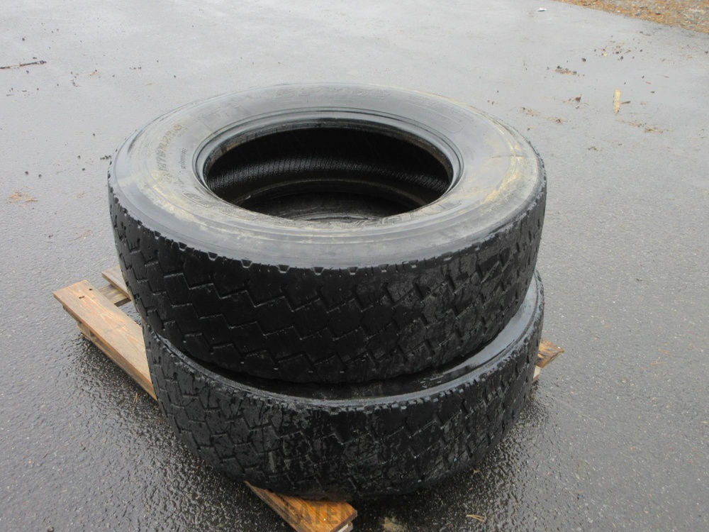 Dunlop 315/70 R22,5 renkaat 2kpl - Neumático para Maquinaria de construcción: foto 1 Dunlop 315/70 R22,5 renkaat 2kpl - Neumático para Maquinaria de construcción: foto 1