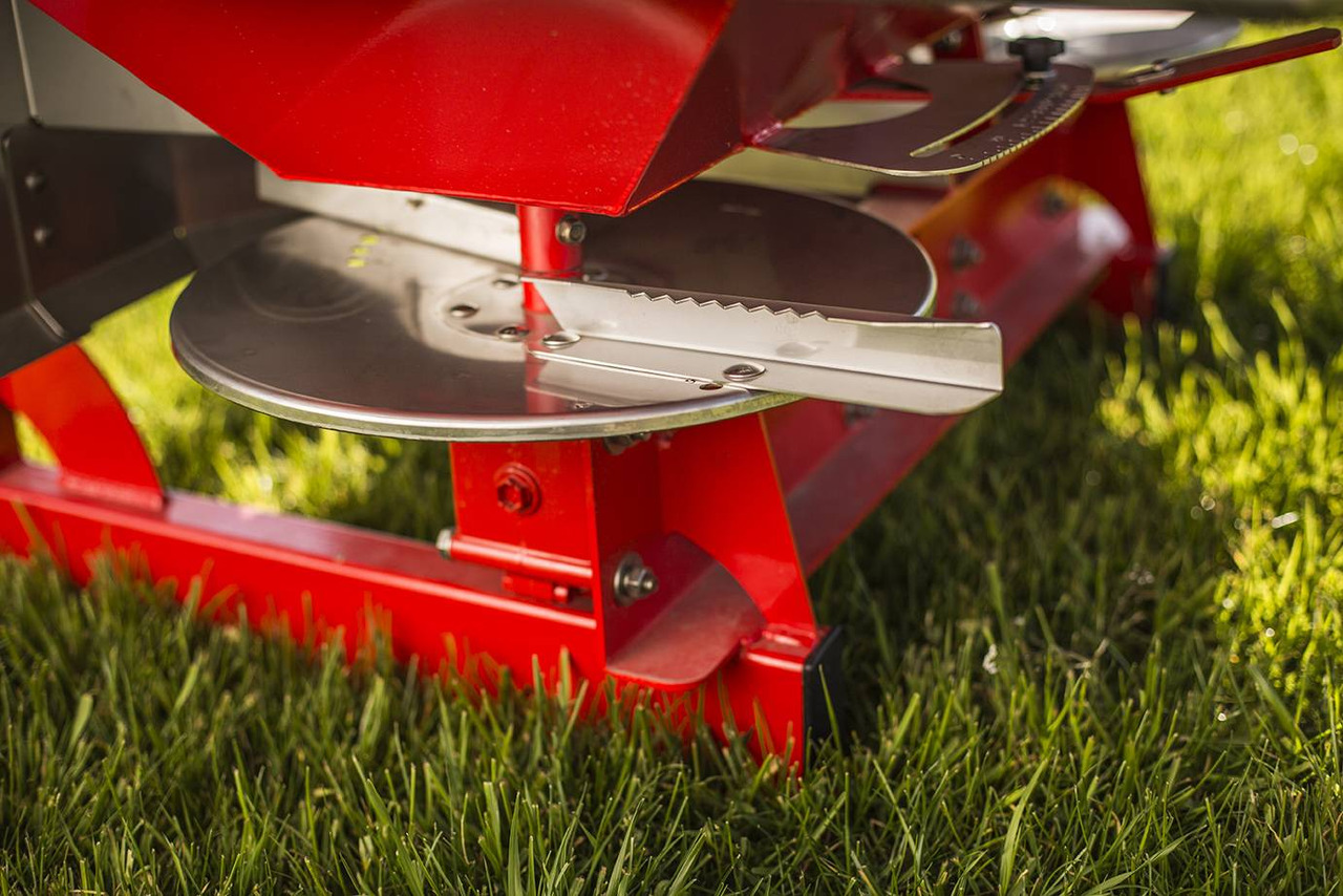 Rozsiewacz do nawozów JUNIOR II ( 600kg, 800kg, 1000kg, 1200kg, ) - Esparcidor de fertilizantes: foto 2 Rozsiewacz do nawozów JUNIOR II ( 600kg, 800kg, 1000kg, 1200kg, ) - Esparcidor de fertilizantes: foto 2