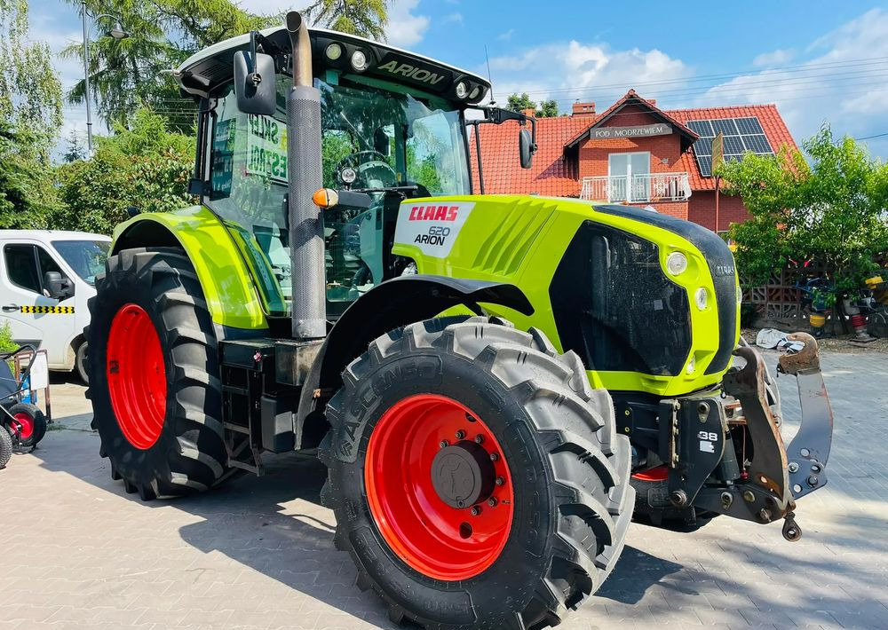 Claas Arion 620 - Tractor: foto 1 Claas Arion 620 - Tractor: foto 1