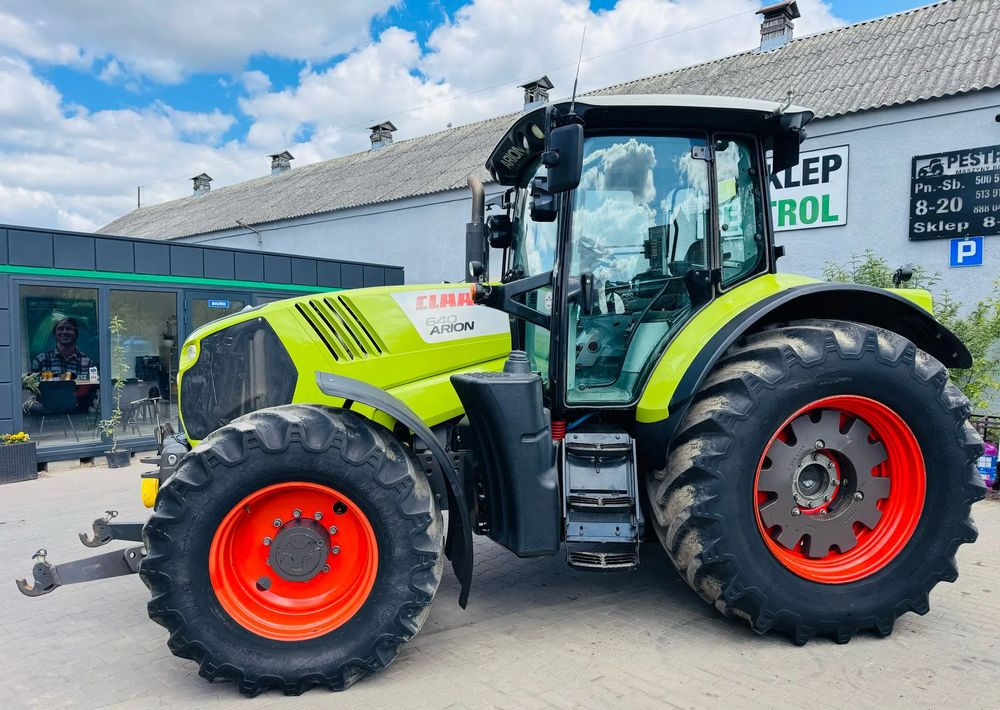 Claas Arion 640 - Tractor: foto 2 Claas Arion 640 - Tractor: foto 2