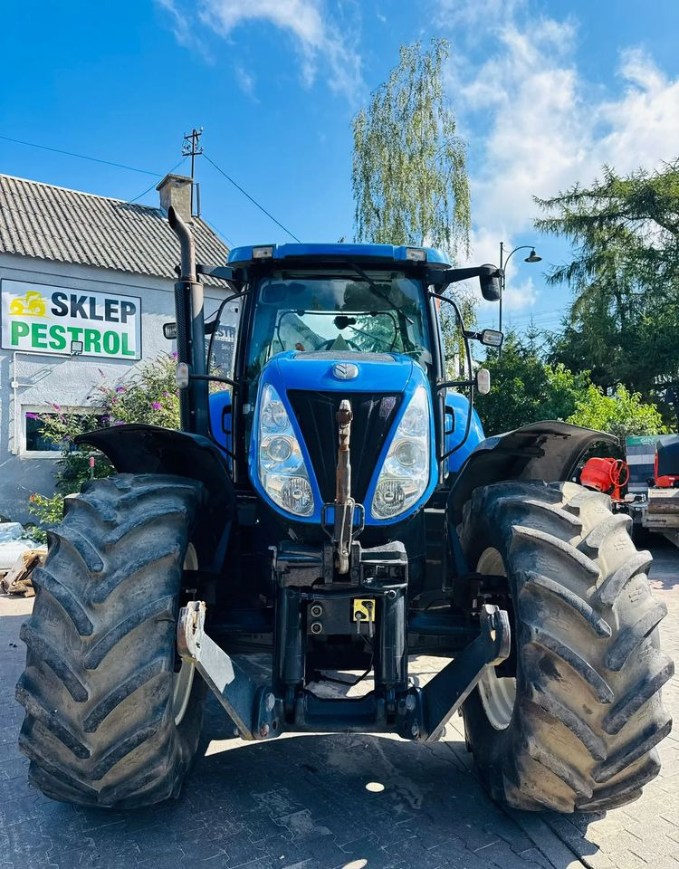 New Holland T7030 - Tractor: foto 4 New Holland T7030 - Tractor: foto 4