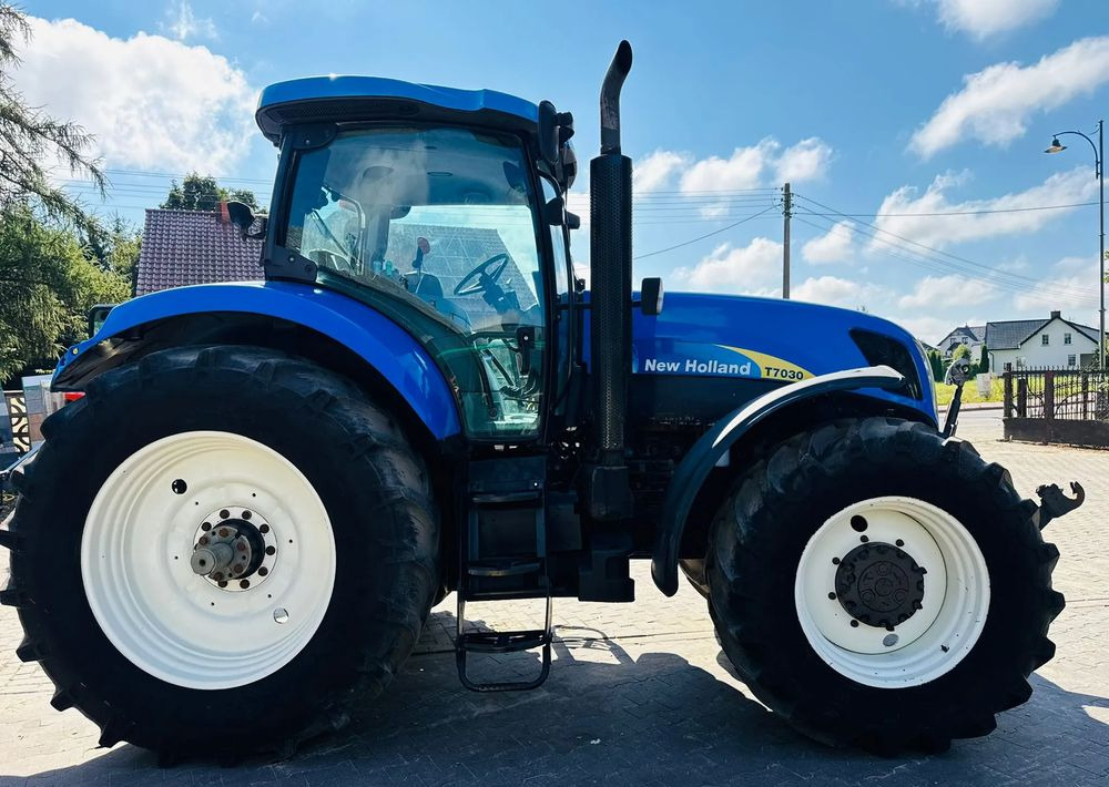 New Holland T7030 - Tractor: foto 2 New Holland T7030 - Tractor: foto 2