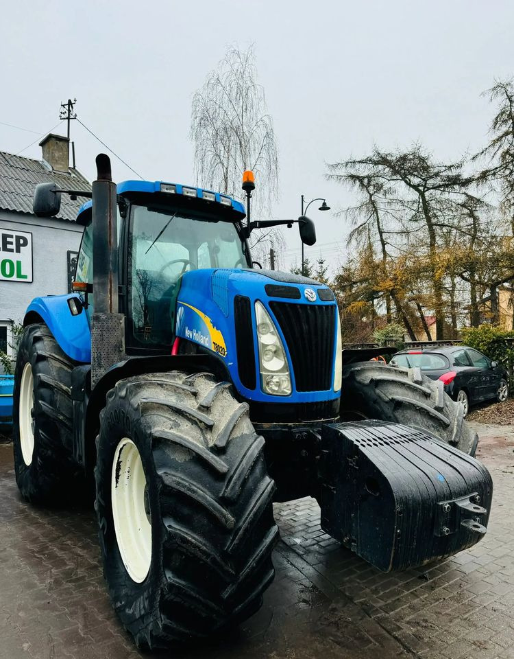 New Holland T8020 - Tractor: foto 2 New Holland T8020 - Tractor: foto 2