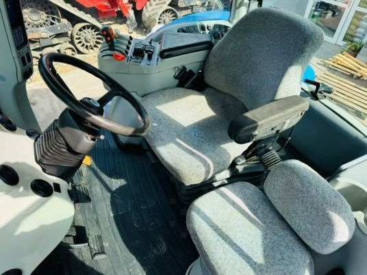 New Holland T8020 - Tractor: foto 4 New Holland T8020 - Tractor: foto 4