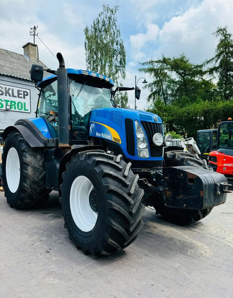 New Holland T8020 - Tractor: foto 4 New Holland T8020 - Tractor: foto 4