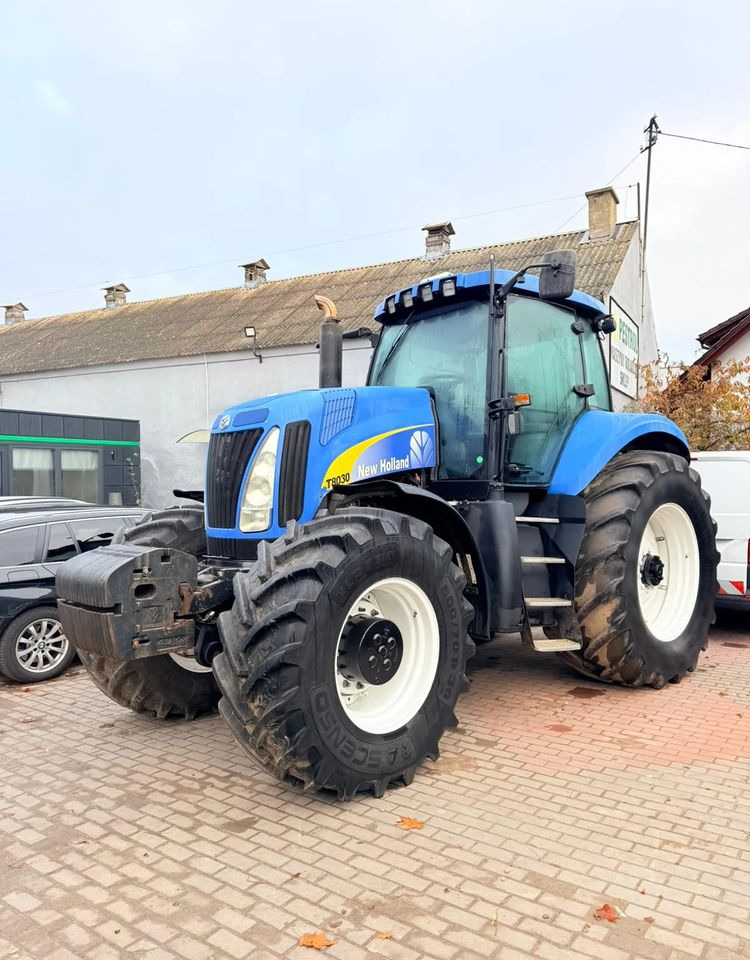 New Holland T8030 - Tractor: foto 1 New Holland T8030 - Tractor: foto 1