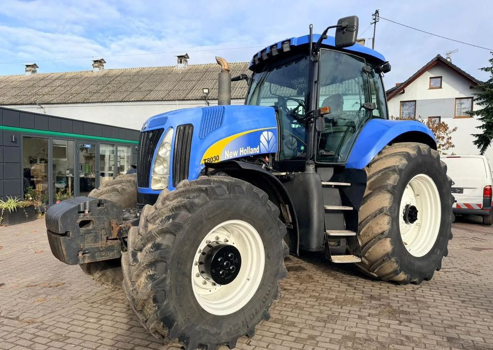 New Holland T8030 - Tractor: foto 4 New Holland T8030 - Tractor: foto 4