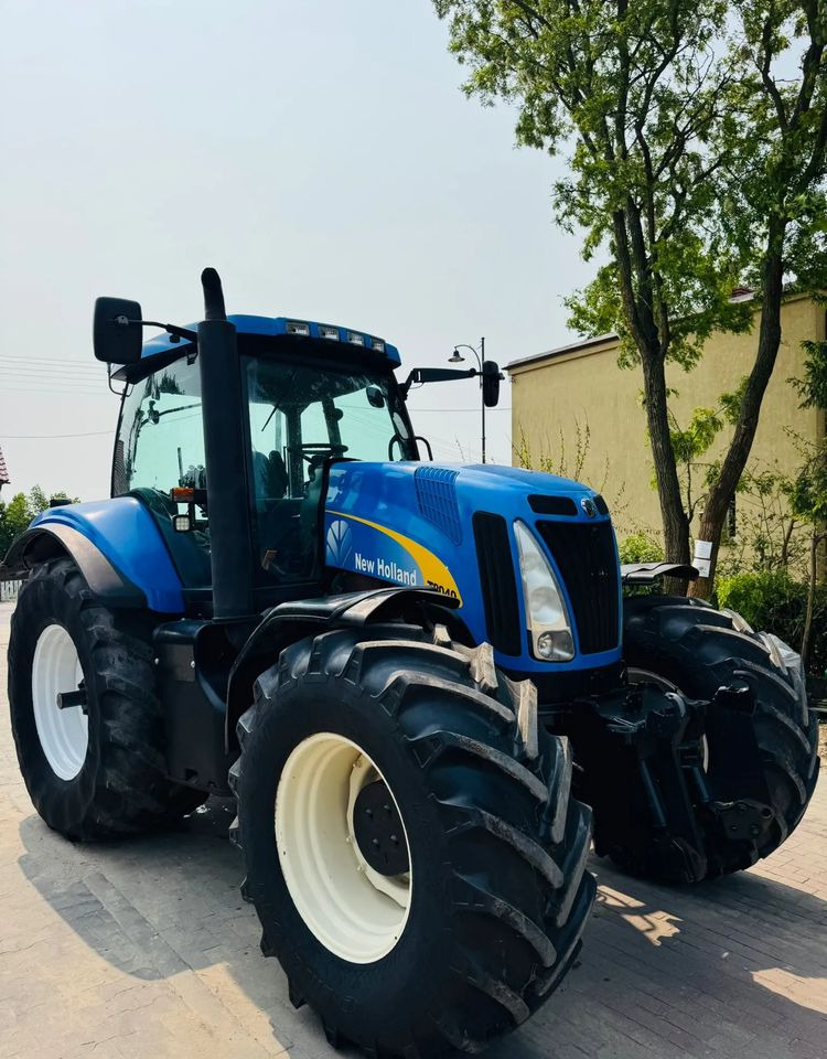 New Holland T8040 - Tractor: foto 1 New Holland T8040 - Tractor: foto 1