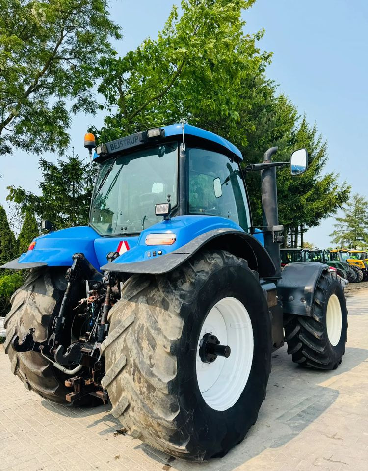 New Holland T8040 - Tractor: foto 3 New Holland T8040 - Tractor: foto 3