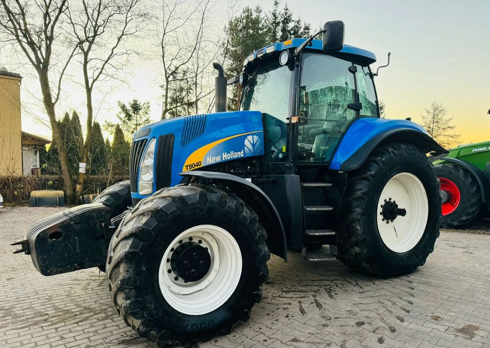 New Holland T8040 - Tractor: foto 1 New Holland T8040 - Tractor: foto 1