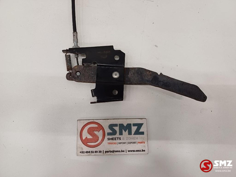 Caterpillar Cabin door lever + cable Caterpillar - Puerta y piezas para Camión: foto 4 Caterpillar Cabin door lever + cable Caterpillar - Puerta y piezas para Camión: foto 4