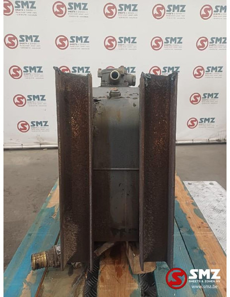 Diversen Occ hydraulische tank 100L - Depósito hidráulico para Camión: foto 4 Diversen Occ hydraulische tank 100L - Depósito hidráulico para Camión: foto 4
