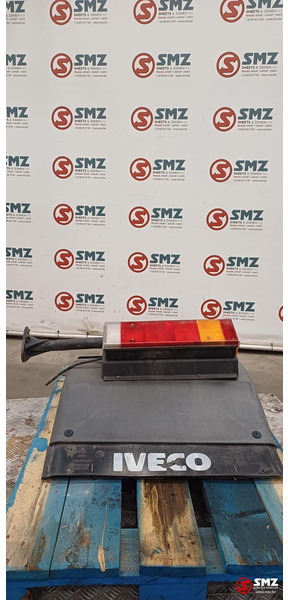 Iveco Occ spatbord + spatbordsteun achteraan rechts Ivec - Carrocería y exterior para Camión: foto 3 Iveco Occ spatbord + spatbordsteun achteraan rechts Ivec - Carrocería y exterior para Camión: foto 3